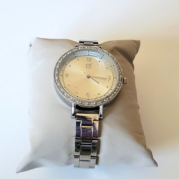 Watch - Picture 1 of 3